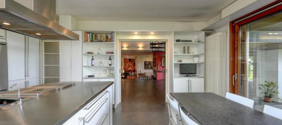 7 chambres Villa à San Fermo della Battaglia, Italy No. 56619 5