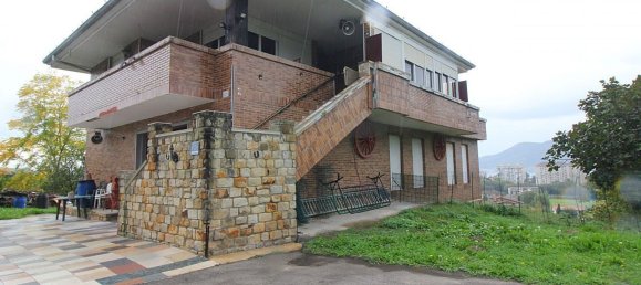 8 bedrooms House in Laredo, Spain No. 149845 3