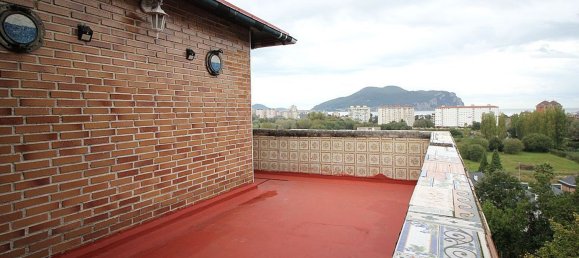 8 bedrooms House in Laredo, Spain No. 149845 10