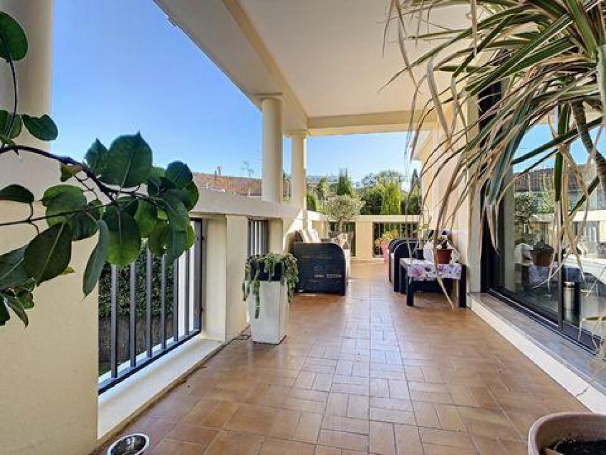 3 bedrooms Condo in Cannes, France No. 16362