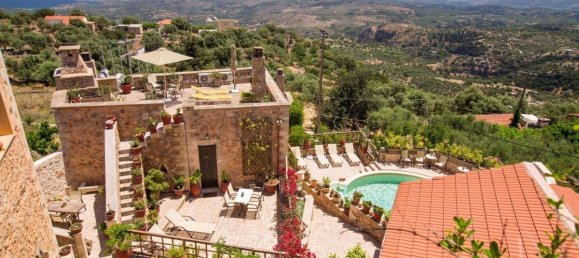 5 bedrooms Land in Chania, Greece No. 241 3