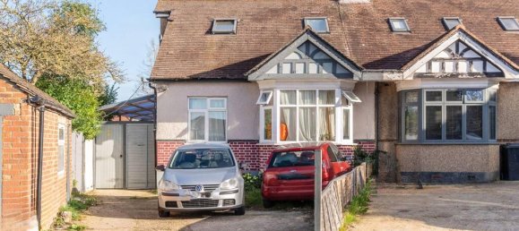 3 bedrooms Bungalow in Harrow, United Kingdom No. 9432 4