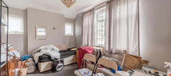 3 bedrooms Bungalow in Harrow, United Kingdom No. 9432 7