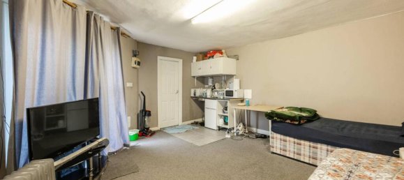 3 bedrooms Bungalow in Harrow, United Kingdom No. 9432 3