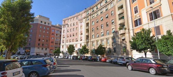 3 bedrooms Apartment in Rome, Italy No. 360087 3