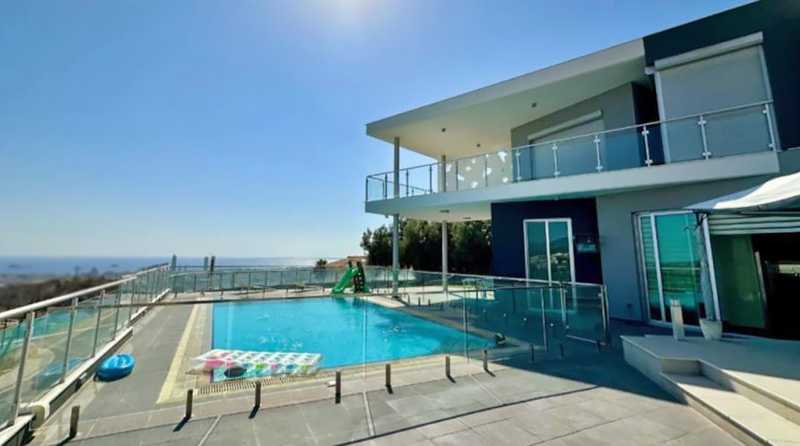 Villa de 4 dormitorios en Agios Athanasios, Cyprus No. 18644