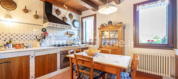 3 bedrooms House in Carbonera, Italy No. 262545 6