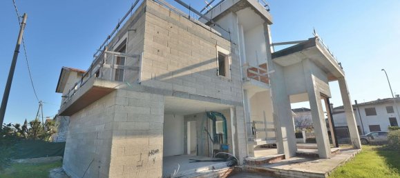 5 rooms Villa in Cassola, Italy No. 56968 2