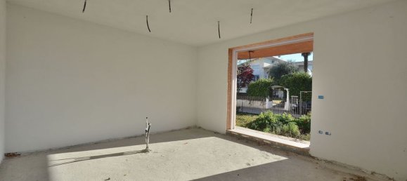 5 rooms Villa in Cassola, Italy No. 56968 4