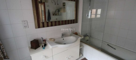 3 bedrooms House in Attard, Malta No. 3210 11