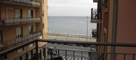 4 rooms Apartment in Savona, Italy No. 80078 2