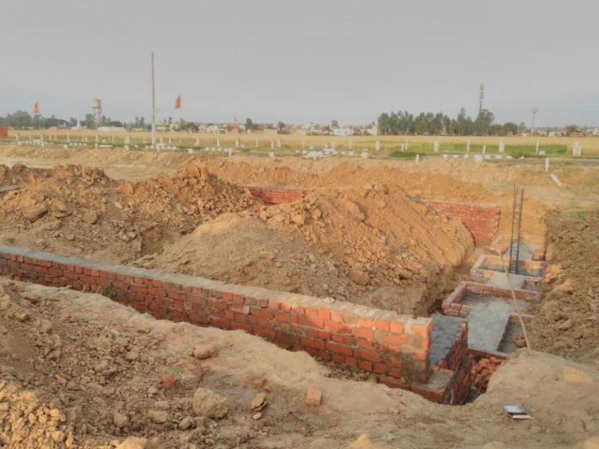  Land in Chandigarh, India No. 32501