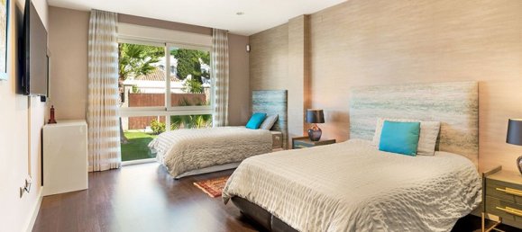 7 bedrooms Villa in Marbella, Spain No. 22873 9