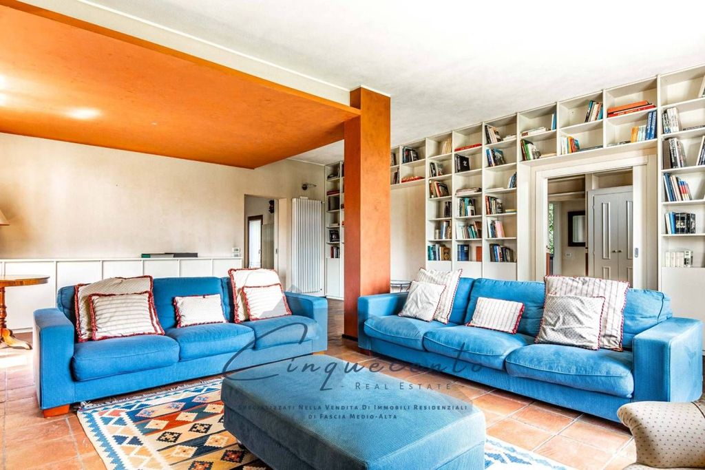 6 bedrooms Villa in Anzano del Parco, Italy No. 374191