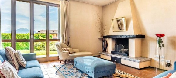 6 bedrooms Villa in Anzano del Parco, Italy No. 374191 2