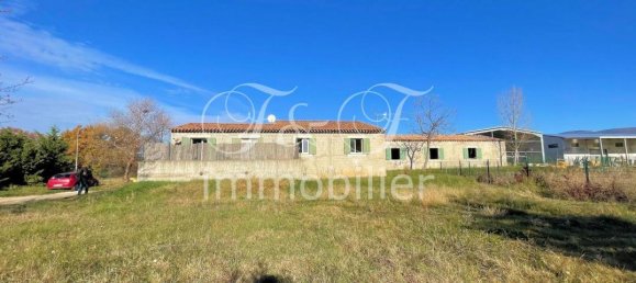 Imóvel comercial T2 em Saint-Saturnin-les-Apt, France N.º 353190 2