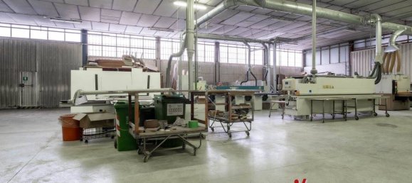 Коммерческая недвижимость с 5 комнатами в Ногароле Рокка, Италия № 159741 3