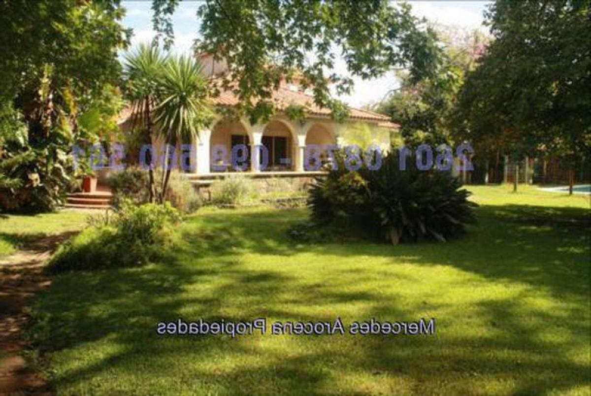 Casa de 3 dormitorios en Montevideo, Uruguay No. 12855