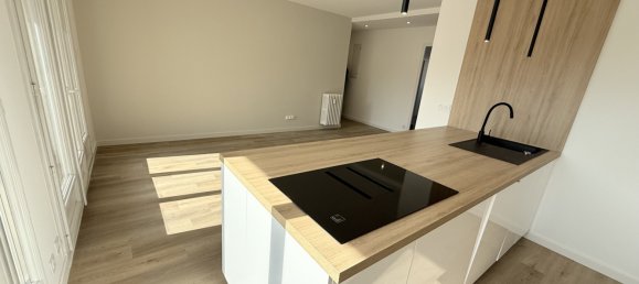 Apartamento de 3 dormitorios en Aix-les-Bains, France No. 200293 5