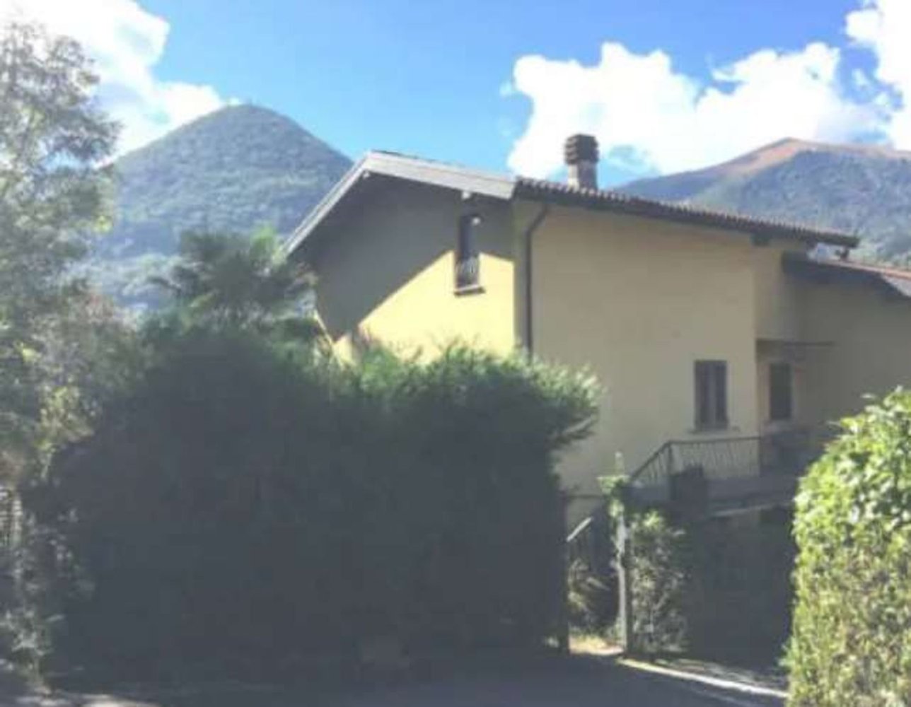 3 rooms House in Dizzasco, Italy No. 3912