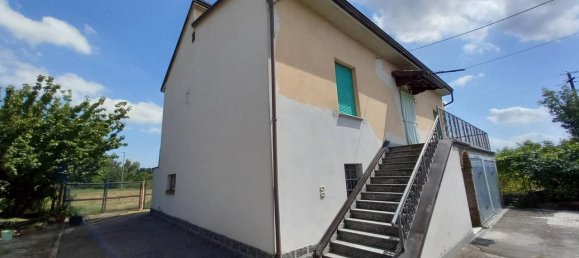 3 rooms House in Caorso, Italy No. 107423 3