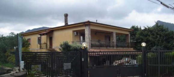 Квартира с 7 комнатами в Монреале, Италия № 49577 2