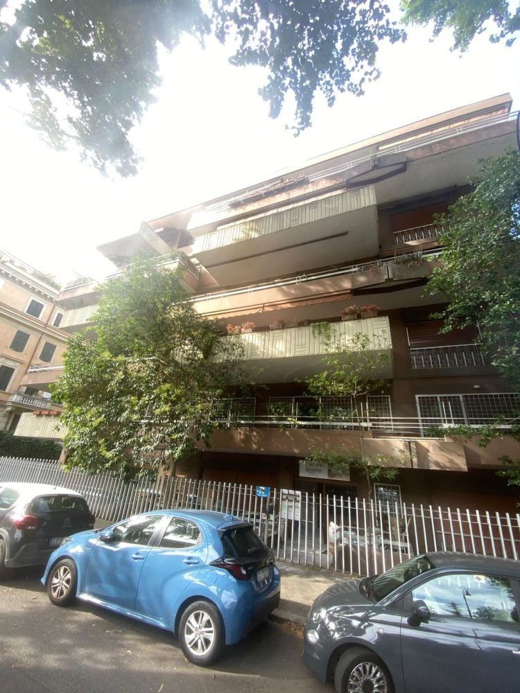 3 bedrooms Apartment in Rome, Italy No. 356462