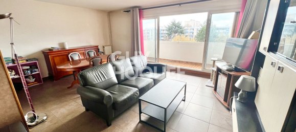 2 bedrooms Apartment in Massy, France No. 166224 2
