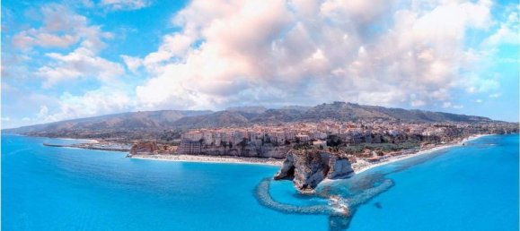 Квартира с 3 комнатами в Кротоне, Италия № 179663 55