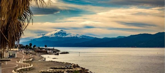 Квартира с 3 комнатами в Кротоне, Италия № 179663 17