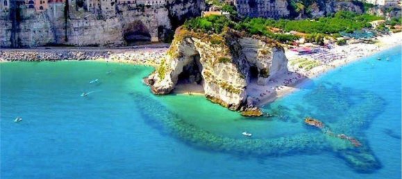 Квартира с 3 комнатами в Кротоне, Италия № 179663 51