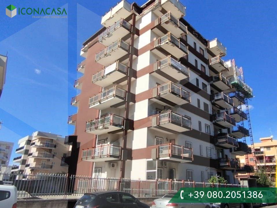 4 rooms Apartment in Bari, Italy No. 23745