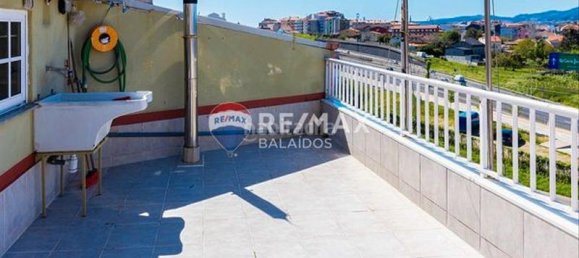 Apartamento de 3 dormitorios en Vigo, Spain No. 184133 3