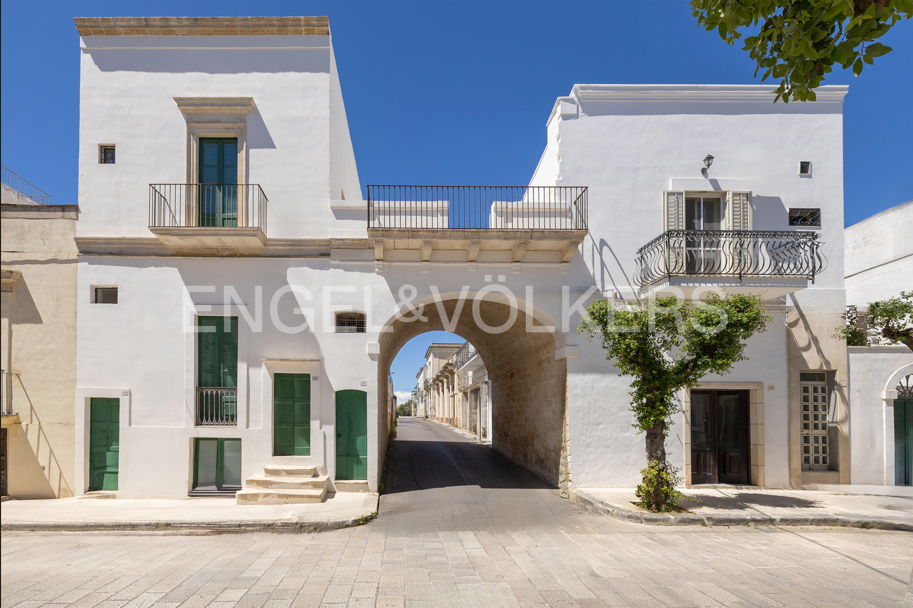 3 bedrooms Castles in Parabita, Italy No. 129216