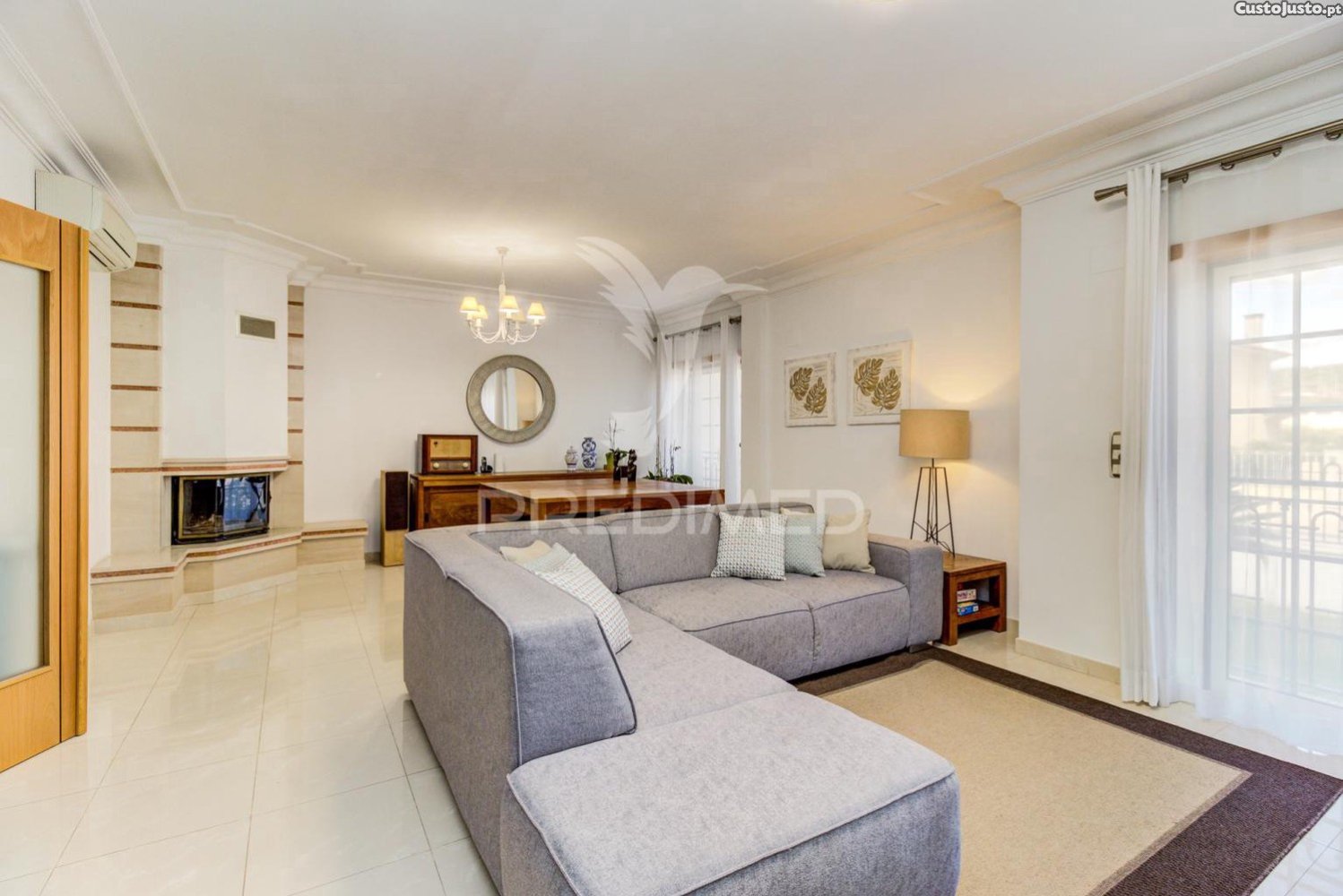 5 bedrooms House in Vialonga, Portugal No. 123887