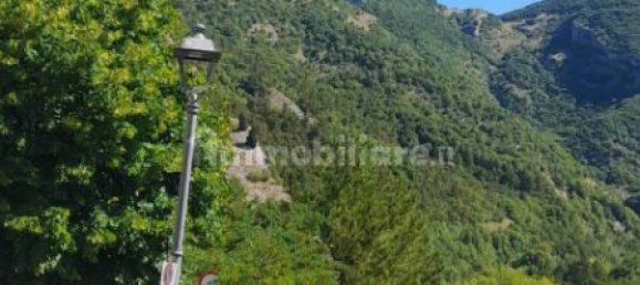 2 bedrooms House in Costacciaro, Italy No. 261846 2