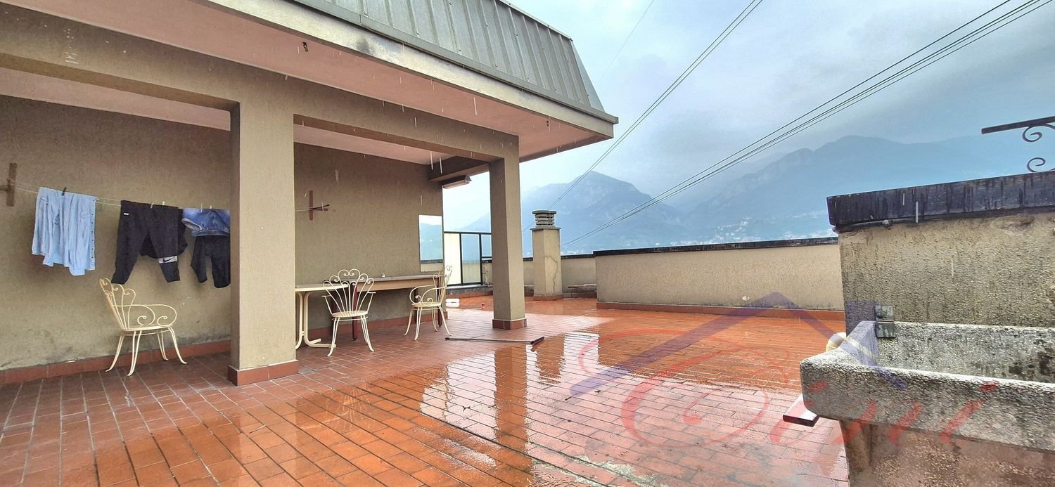 Ático de 3 dormitorios en Olginate, Italy No. 363561