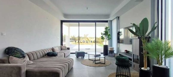 6 bedrooms House in Aradippou, Cyprus No. 10553 12