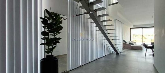 6 bedrooms House in Aradippou, Cyprus No. 10553 10