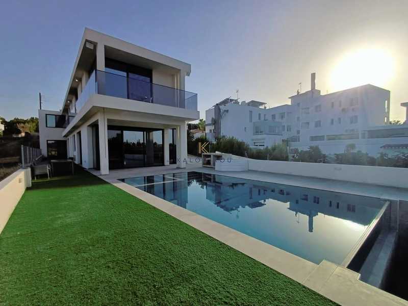 6 bedrooms House in Aradippou, Cyprus No. 10553