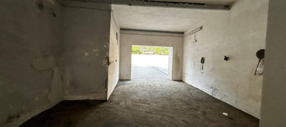 13m² Parking in Naples, Italy No. 5527 4