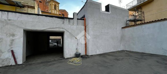 13m² Parking in Naples, Italy No. 5527 3