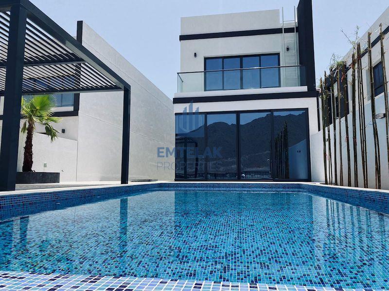 Вилла с 4 спальнями в Sharm, ОАЭ № 12572