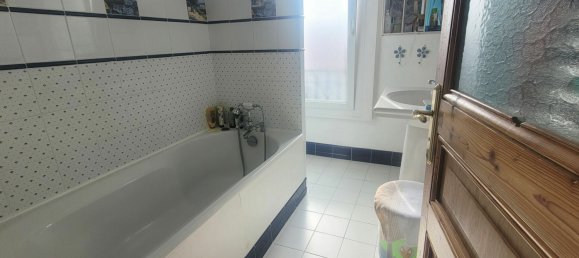 3 Schlafzimmer Haus in Chambly, France, Nr. 211182 5