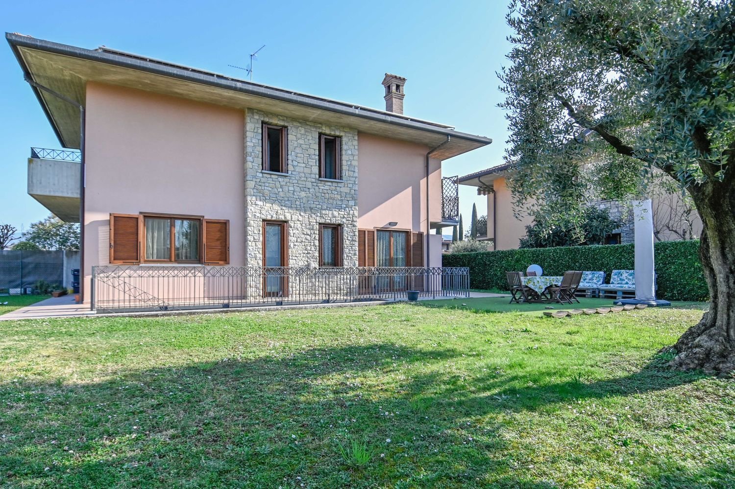 6 rooms Villa in Seriate, Italy No. 121096