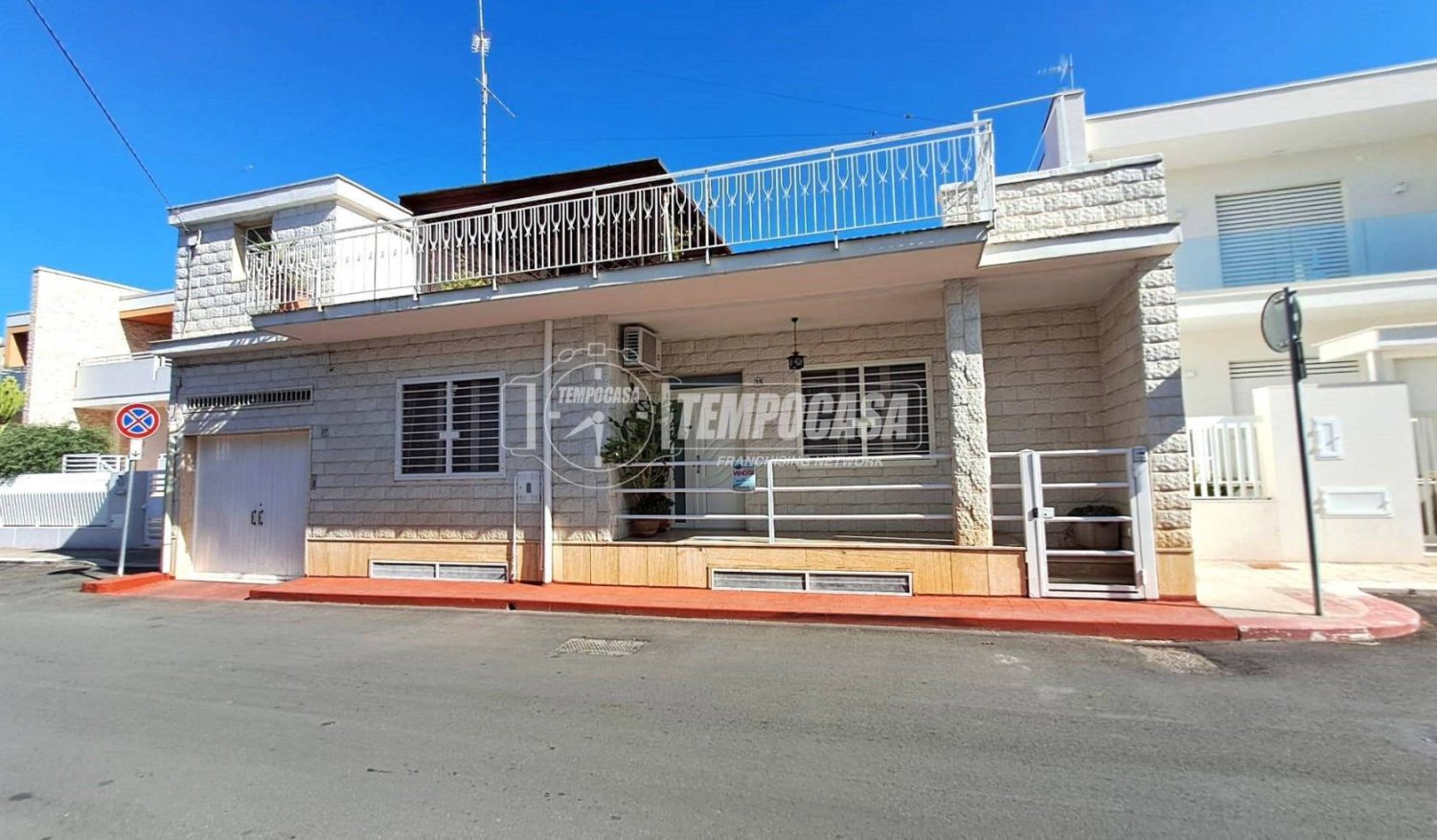 3 rooms House in Adelfia, Italy No. 371106