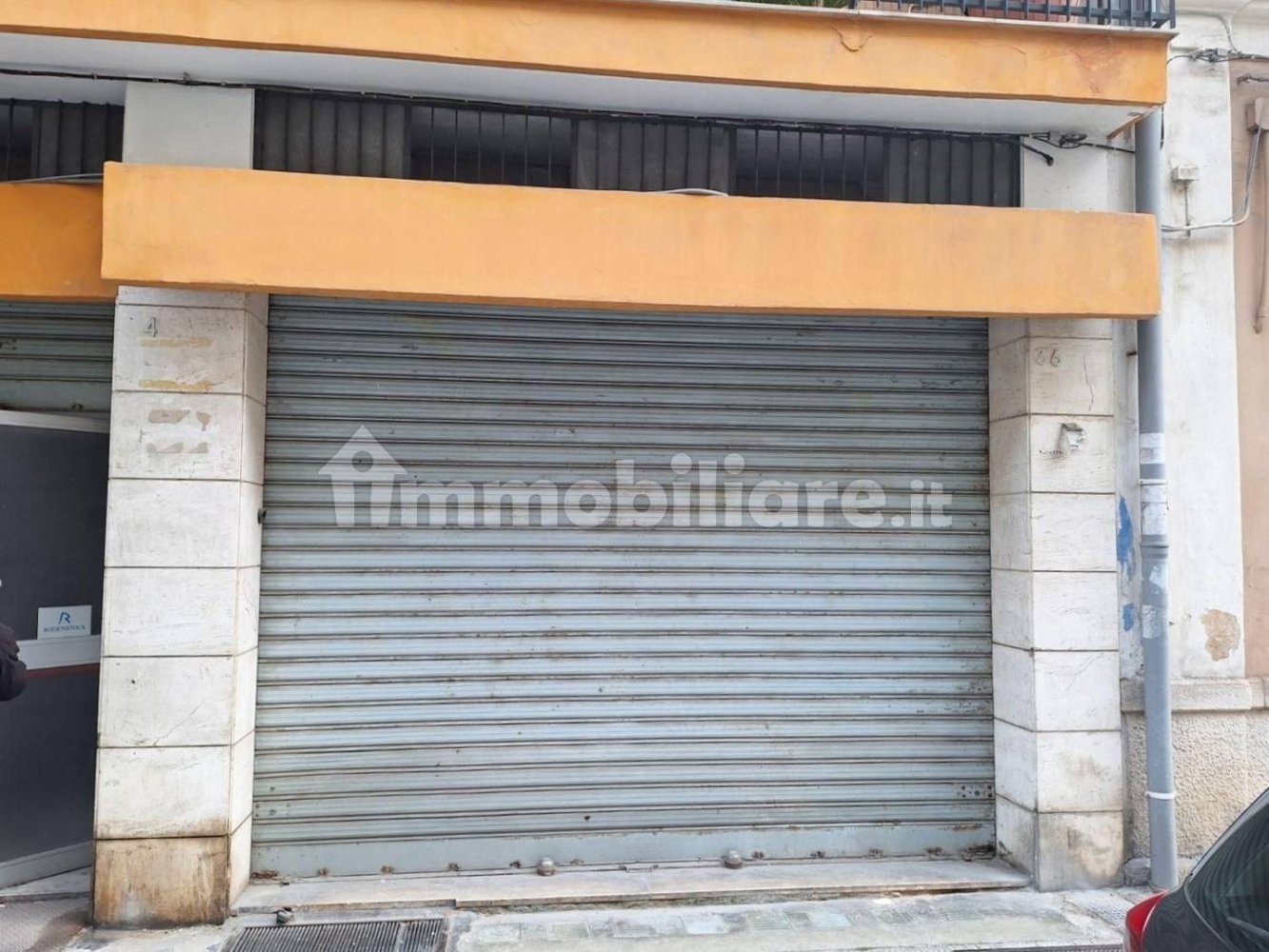 310m² Warehouse in Bari, Italy No. 313641