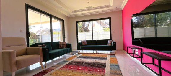 5 bedrooms House in Luisant, France No. 250695 8