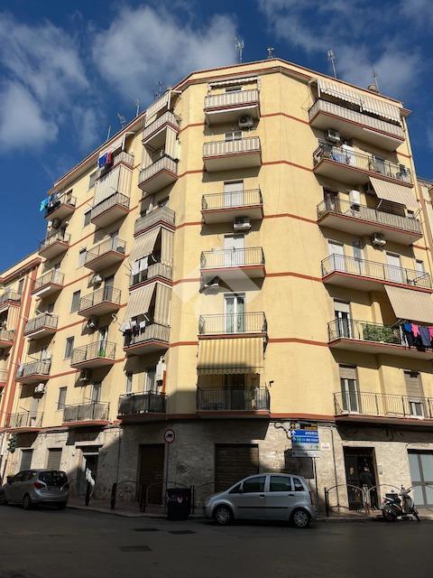 Apartamento de 4 habitaciónes en Trani, Italy No. 117844