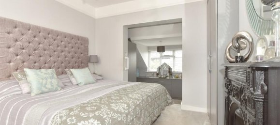 3 bedrooms House in Essex, United Kingdom No. 3961 8